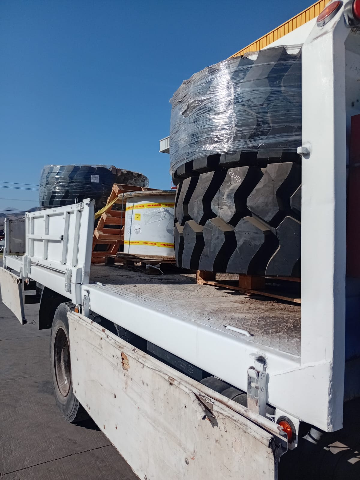 Traslado de neumáticos OTR de gran tamaño para minería